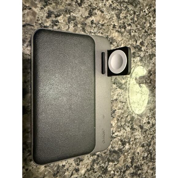 Nomad Qi Wireless Charging Pad for Phones and Apple Watch - Picture 5 of 12